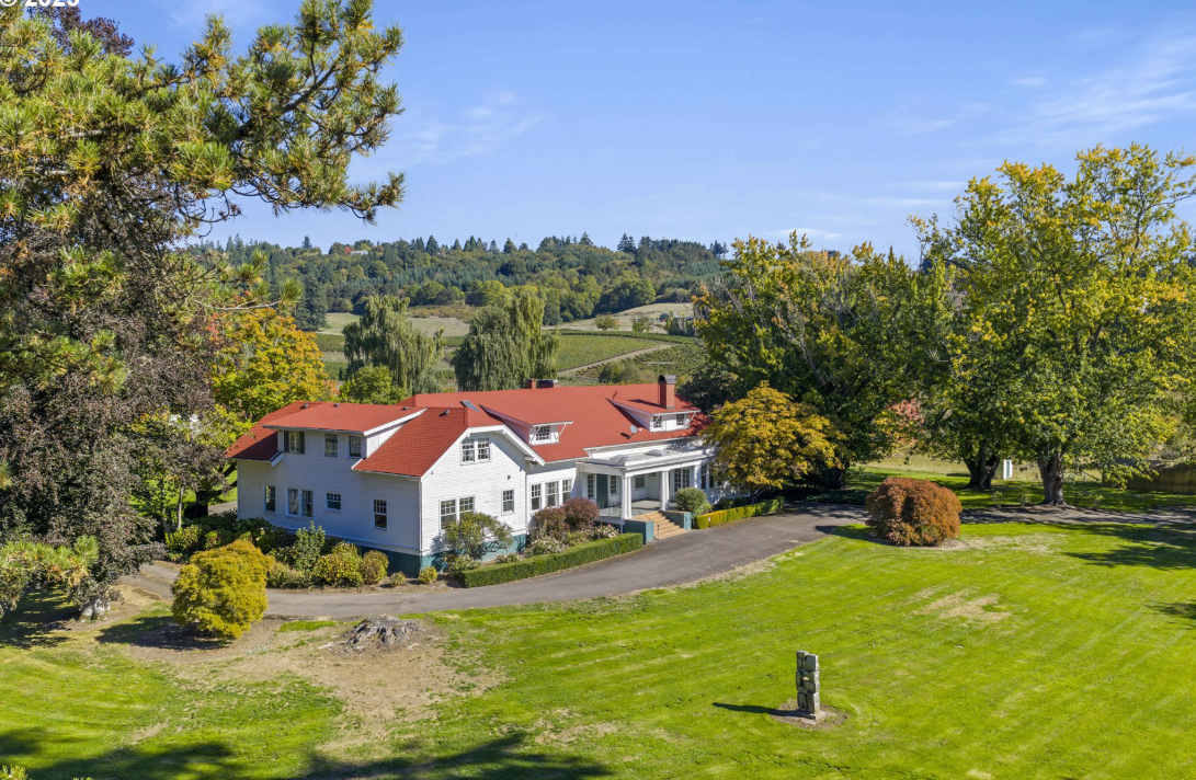 20+ ACRES | MAIN RESIDENCE/POOL & TENNIS CARRIAGE HOUSE | GUEST HOUSE BARN